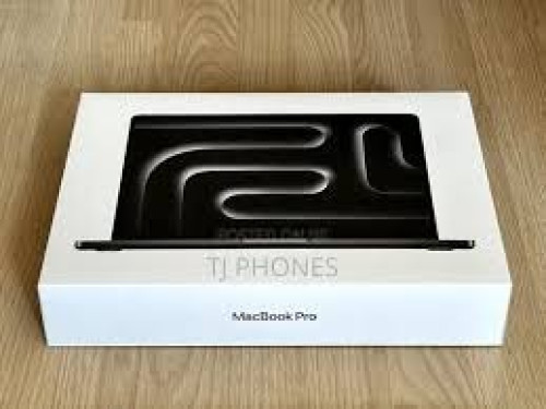 Macbook Pro 14" M5 ram: 16GB SSD: 512GB Battery count 33 (have box)