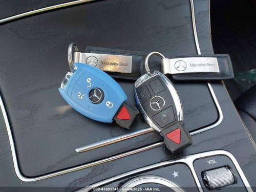 Marcedes Benz C300 AMG សោរសុីន2គ្រាប់ ម្ចាស់ដើមទី១