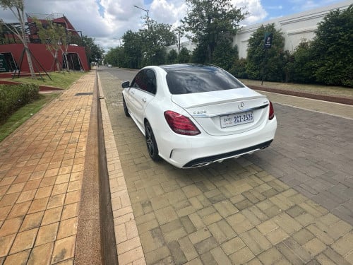 Marcedes Benz C300 AMG សោរសុីន2គ្រាប់ ម្ចាស់ដើមទី១