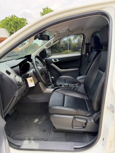 Mazda BT50 Thunder 2021 full 3.2L 4x4 ថ្មីគ្មានទាស់​ គីឡូ​តិច​ ម្ចាស់ដេីម​