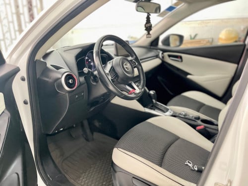 Mazda2 2019