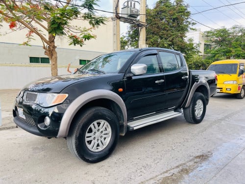 Mitsubishi Triton ឆ្នាំ2007 អូតូប៉ុងពីរម៉ាស៊ីនធំ