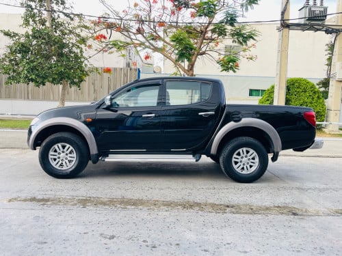 Mitsubishi Triton ឆ្នាំ2007 អូតូប៉ុងពីរម៉ាស៊ីនធំ