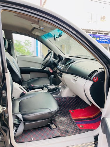 Mitsubishi Triton ឆ្នាំ2007 អូតូប៉ុងពីរម៉ាស៊ីនធំ