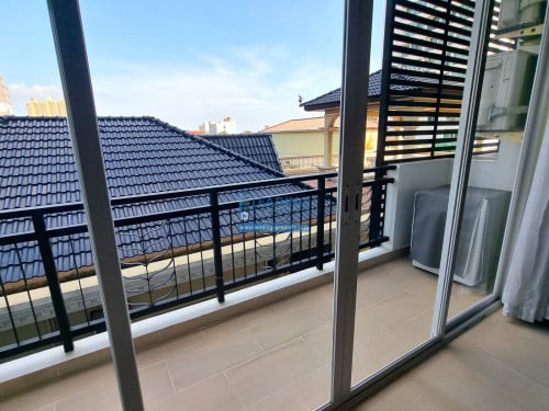N372 | Swimming Pool 2 Bedrooms Apartment Near BKK1 For Rent
