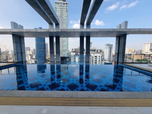 N372 | Swimming Pool 2 Bedrooms Apartment Near BKK1 For Rent