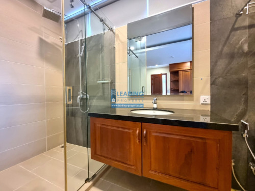 N372 | Swimming Pool 2 Bedrooms Apartment Near BKK1 For Rent