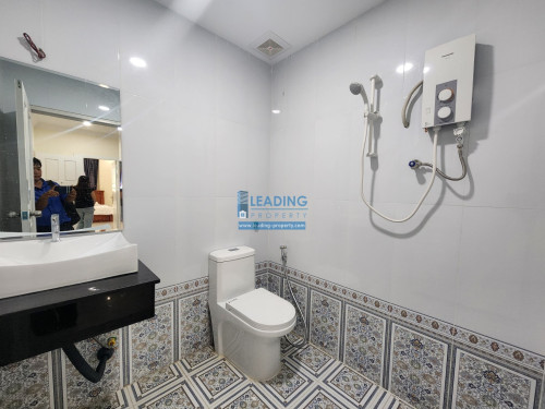 N595 | Serviced Apartment 2 Bedrooms For Rent Near Toul Tom Pong Market