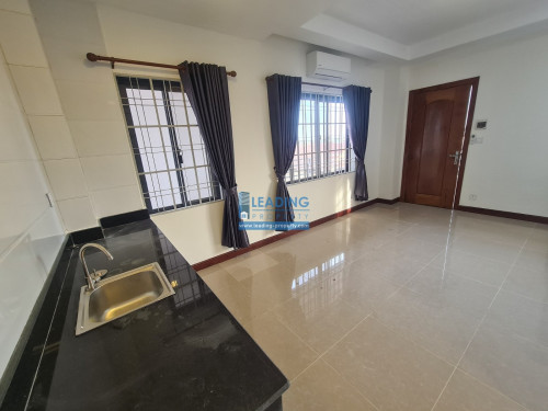 N967 | Bright and Clean Studio Apartment with Lift For Rent in Chroy Changva