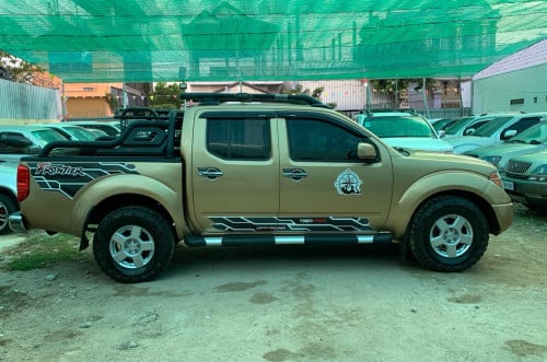 Nissan Frontier ឆ្នាំ 05 ប៉ុង1 សាំង + ហ្គាស