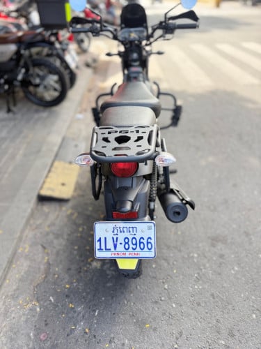 PG1. 2025. ពណ៍ត្រេអុី​ លេងគ្រឿងញាក់សាច់017 8888 25. 070 6666 16