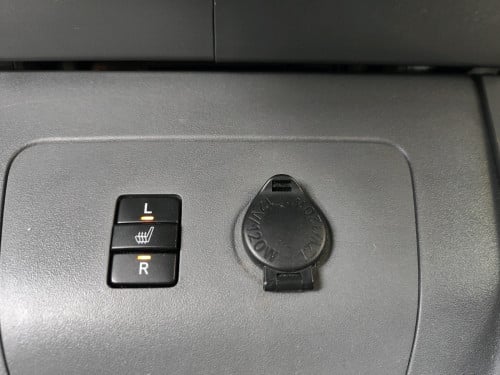 Prius 011 Options 4 ម៉ាញេJBLអេក្រង់ធំ ពូកស្បែកហ្សុីន កង់ស្អាតទាំង៤