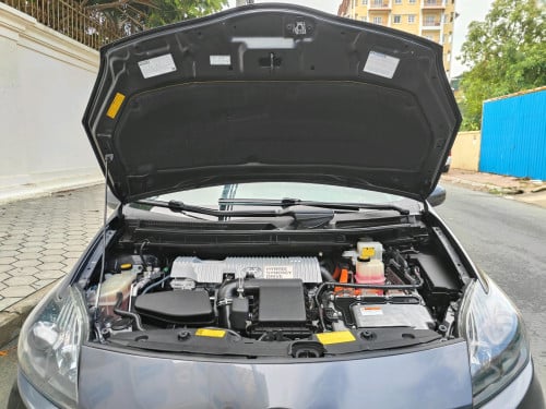 Prius 011 Options 4 ម៉ាញេJBLអេក្រង់ធំ ពូកស្បែកហ្សុីន កង់ស្អាតទាំង៤