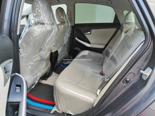 Prius 013 Option 3 plug in Hybrid 13មុឺនម៉ាយហ្សុីន កង់ស្អាតទាំង៤