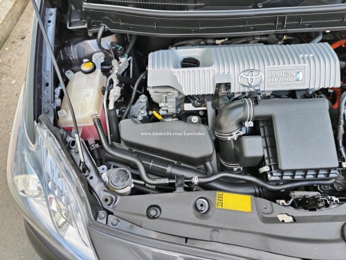 Prius 013 Option 3 plug in Hybrid 13មុឺនម៉ាយហ្សុីន កង់ស្អាតទាំង៤