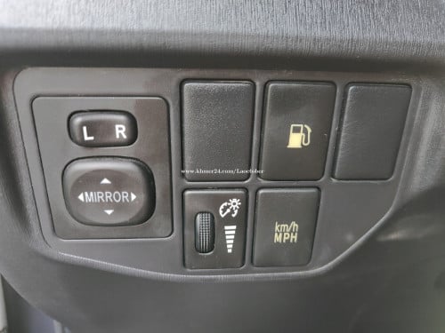 Prius 013 Option 3 plug in Hybrid 13មុឺនម៉ាយហ្សុីន កង់ស្អាតទាំង៤