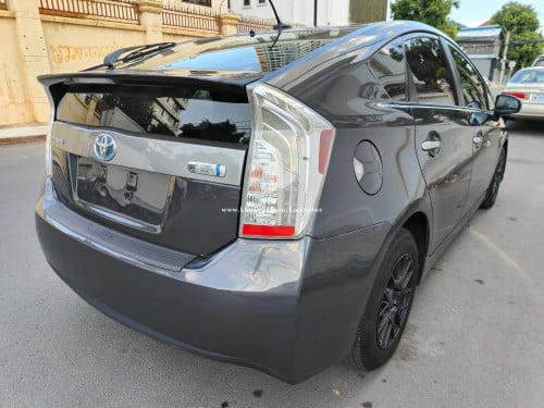 Prius 013 Option 3 plug in Hybrid 13មុឺនម៉ាយហ្សុីន កង់ស្អាតទាំង៤