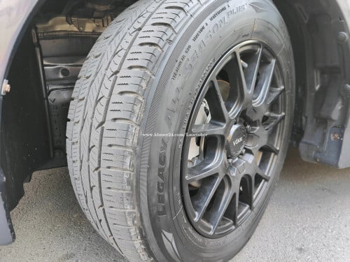 Prius 013 Option 3 plug in Hybrid 13មុឺនម៉ាយហ្សុីន កង់ស្អាតទាំង៤