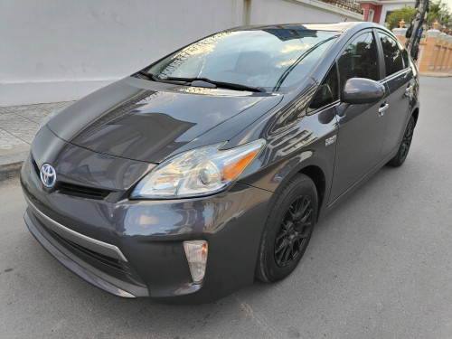 Prius 013 Option 3 plug in Hybrid 13មុឺនម៉ាយហ្សុីន កង់ស្អាតទាំង៤