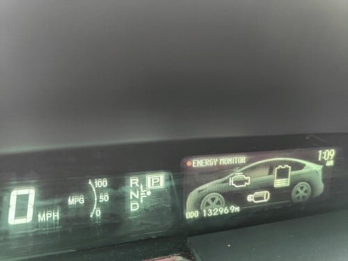 Prius 013 Option 3 plug in Hybrid 13មុឺនម៉ាយហ្សុីន កង់ស្អាតទាំង៤