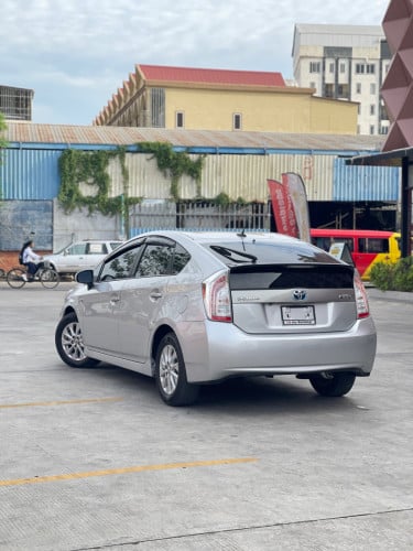 Prius 2014 Plug in ឡានស្អាត តម្លៃមហាពិសេស