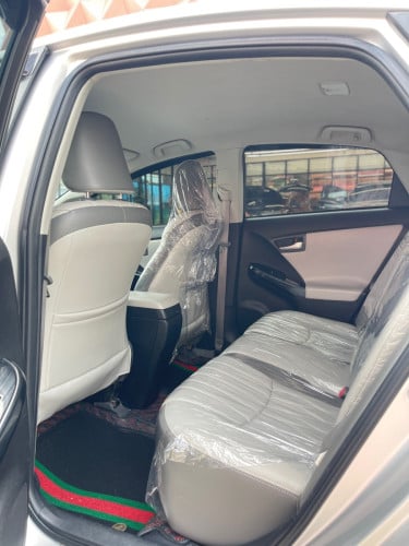 Prius 2014 Plug in ឡានស្អាត តម្លៃមហាពិសេស