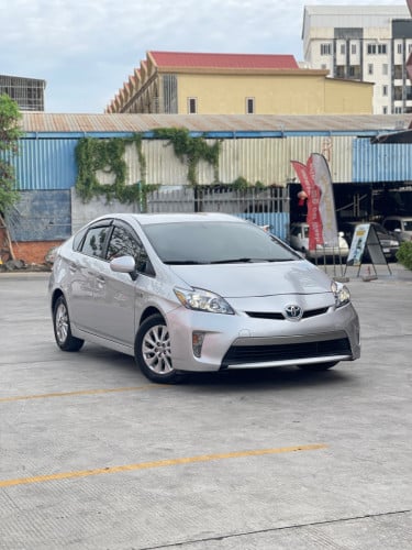 Prius 2014 Plug in ឡានស្អាត តម្លៃមហាពិសេស
