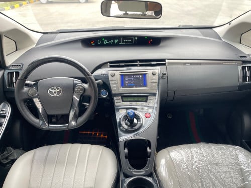Prius 2014 Plug in ឡានស្អាត តម្លៃមហាពិសេស