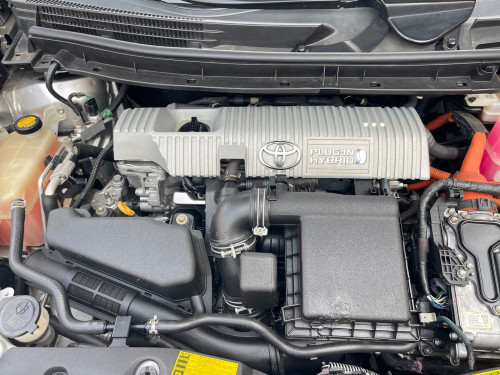 Prius 2014 Plug in ឡានស្អាត តម្លៃមហាពិសេស