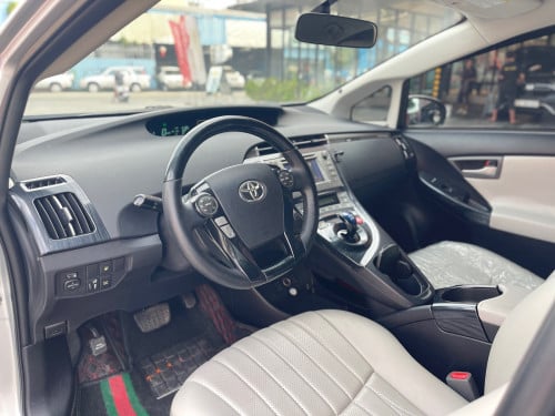 Prius 2014 Plug in ឡានស្អាត តម្លៃមហាពិសេស