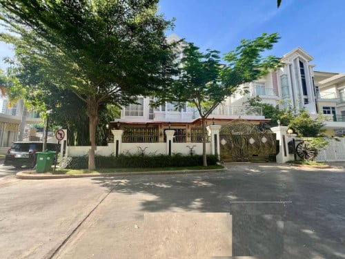 Queen Villa at Chip Mong Land Sensok for rent