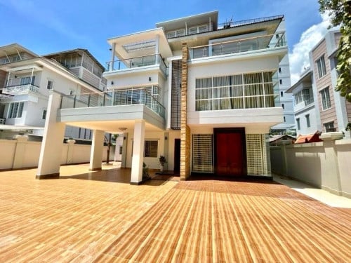 Queen Villa at PH The Star Light for rent