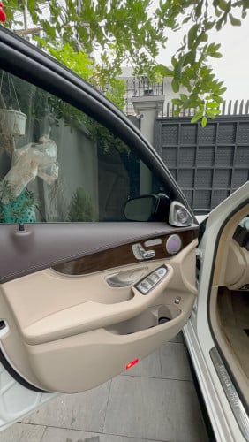 Sale Mercedes Benz C300 up C63 Fulloption 4មុឺនម៉ៃហ្សុីន​