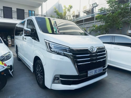 Sale Toyota Granvia 2020​Fulloption ម្ចាស់​ដើម​ទិញ​ថ្មី​ខ្លាញ់​គោ
