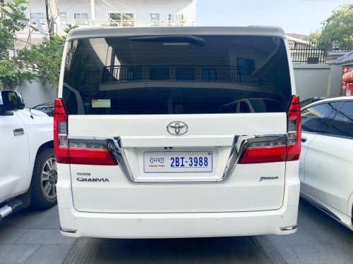 Sale Toyota Granvia 2020​Fulloption ម្ចាស់​ដើម​ទិញ​ថ្មី​ខ្លាញ់​គោ
