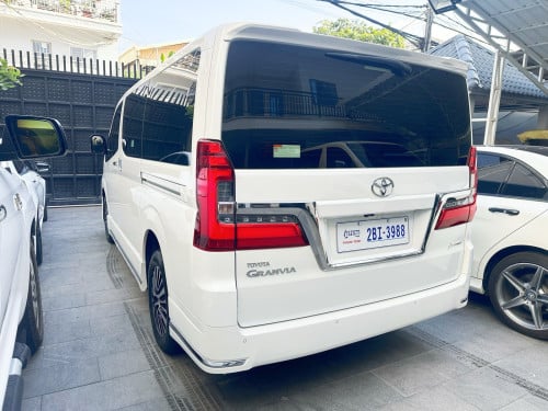 Sale Toyota Granvia 2020​Fulloption ម្ចាស់​ដើម​ទិញ​ថ្មី​ខ្លាញ់​គោ