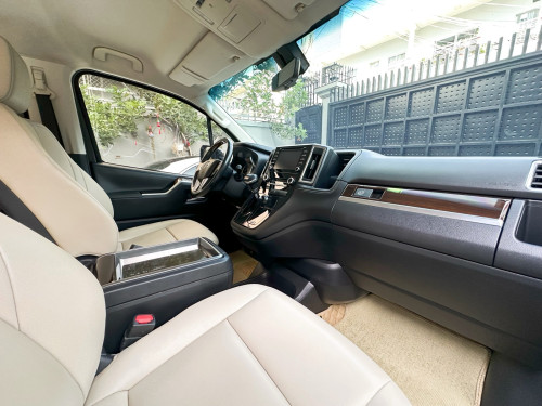 Sale Toyota Granvia 2020​Fulloption ម្ចាស់​ដើម​ទិញ​ថ្មី​ខ្លាញ់​គោ