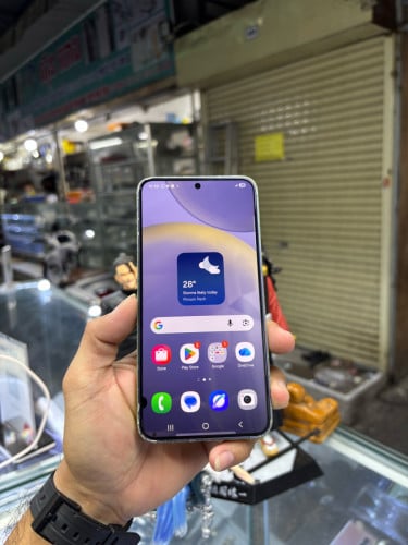 Samsung S24តូច 256G Ram8G Sim2 eSIM ម៉ាសុីនអេក្រង់ស្រុីន ជាំតិច ស្ទើរសំបក