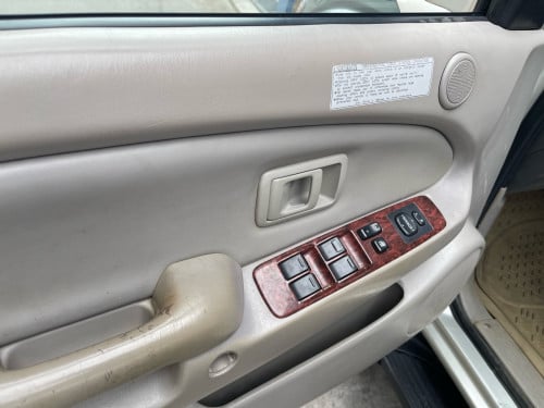 Tacoma ឆ្នាំ01 V6 ប៉ុង2 អូតូកាប់ពីតាស់