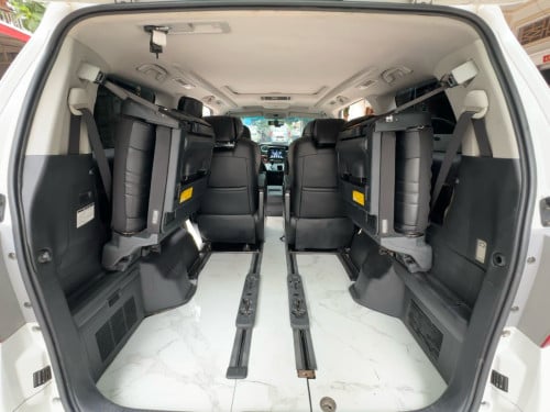 Toyota Alphard 2012