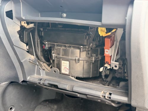 Toyota Alphard 2013 Auto3 កែឆ្វេងហ្សុីន( ក្រដាសពន្ធថ្មី )