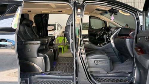 Toyota Alphard up LM