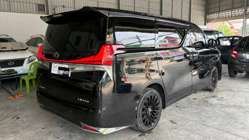 Toyota Alphard up LM