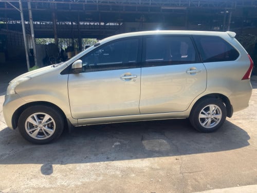 Toyota avenza