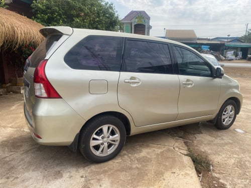 Toyota avenza