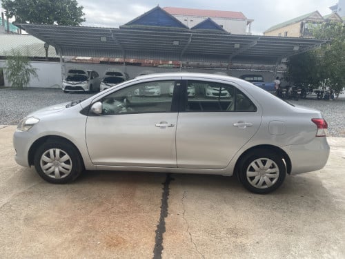 TOYOTA BELTA 2010 Silver