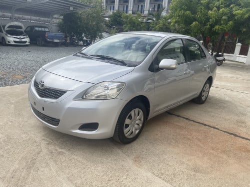 TOYOTA BELTA 2010 Silver