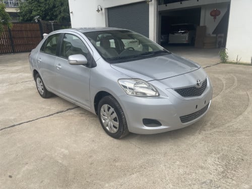 TOYOTA BELTA 2010 Silver
