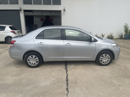 TOYOTA BELTA 2010 Silver