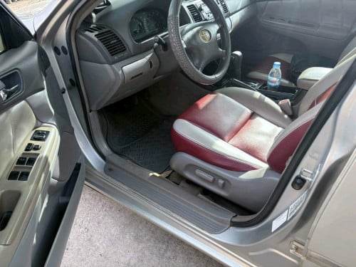 toyota camry,LE,ABS,កៅអីចុច,ឆ្នាំ 02 ពណ៌ទឹកប្រាក់,